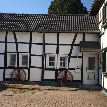 Ferienhaus 아파트 니데겐